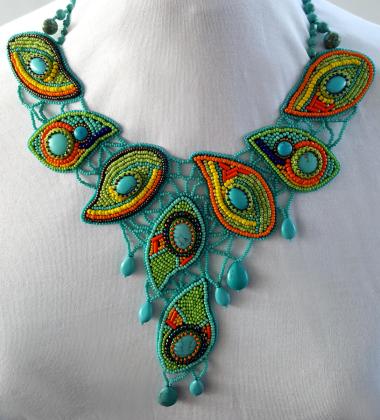 STATEMENT NECKLACE