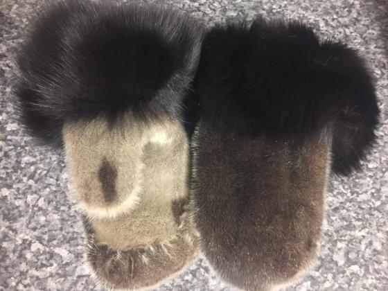 Sealskin (natural) with fox trim
