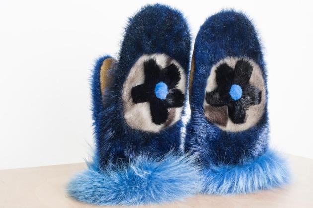 Blue mittens 