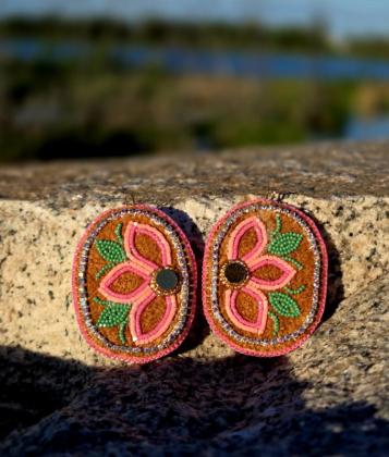 Inspired by the wildflowers that flourish along the shores of Great Slave Lake, this piece captures the fleeting beauty of a northern summer. As sunlight dances across the water like scattered diamonds, the land awakens with colour and life. Through every bead and stitch, I honour the enduring relationship between the land and water, celebrating the resilience, beauty, and stories that continue to blossom across generations.