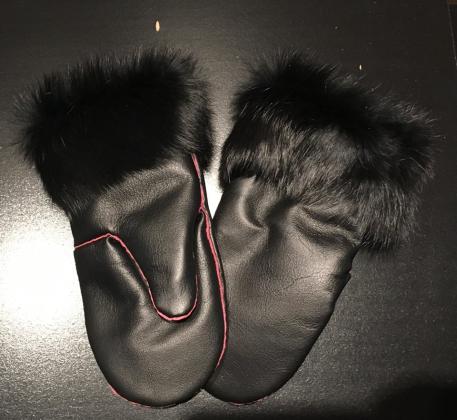 leather mitts with beaver trim