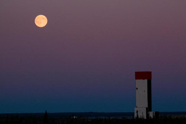 Full Strawberry Moon & Con Mine Headframe