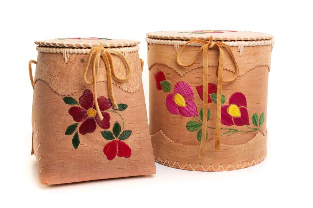 baskets pink and red