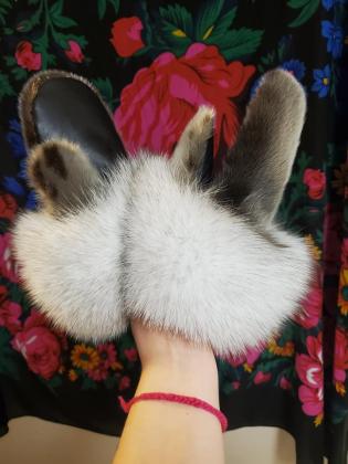 Ladies sealskin mitts with fox trim (regular)