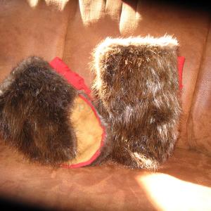 Eileen Cardinal - Muskrat Mitts.jpg